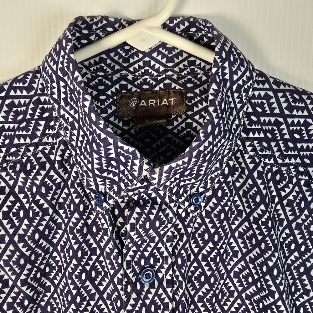 Ariat Men's Short Sleeve Navy & Light Blue Geometric Button Up Shirt Collar Med
